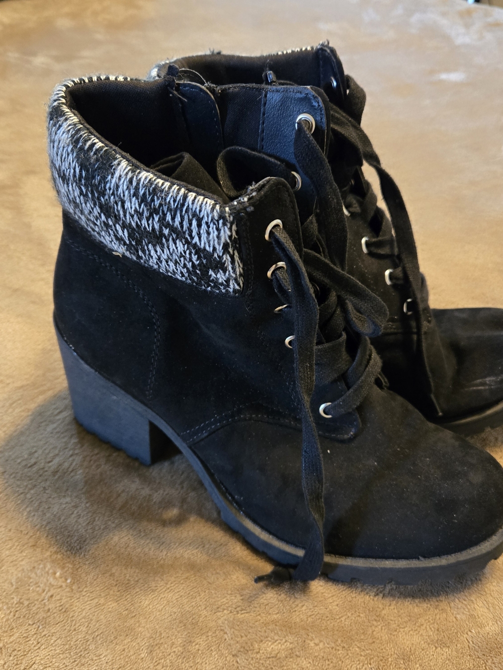 Me Too Women's Black Lace-Up Ankle Boots with Knit Cuff 8.5